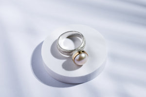 Silver ring "Sisi" with gold details & river pearl