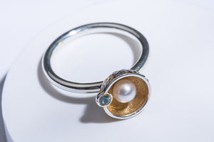 Silver gold plated ring with pearl & topaz stone